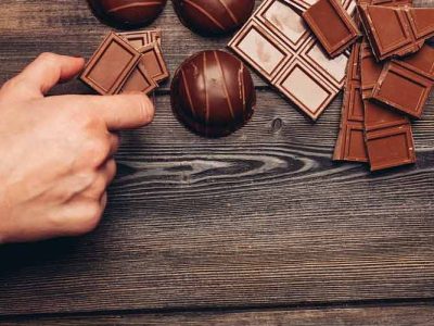 چرا شکلات خوردن حس خوبی دارد؟