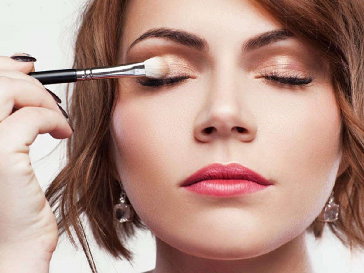 چطور چشم ها را درشت یا کشیده آرایش کنیم؟ 6 از سایه مناسب استفاده کنید