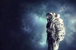 افشانه تمیزکننده لباس فضانوردان در خلاء چطور کار می‌کند