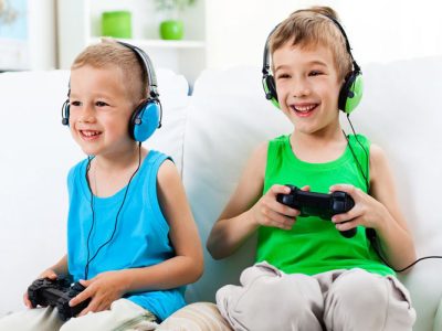 چگونه بازی‌های کامپیوتری کودکان را به پول خرج کردن تشویق می‌کنند؟