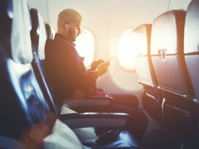 رفع ممنوعیت استفاده از تلفن همراه در سفرهای هوایی