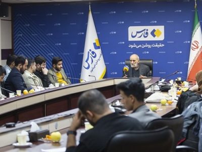 نشست دانشجویان در خبرگزاری فارس با فرمانده ناوگروه۸۶ ارتش و مدیر مسوول روزنامه کیهان