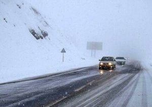 بارش برف و باران در جاده‌های ۲۸ استان