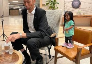 تصویری از یک دیدار عجیب/ ملاقات بلندترین مرد و کوتاه‌قدترین زن جهان