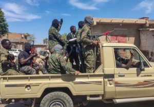 سودان: امارات بیش از ۴۰۰ محموله سلاح و مهمات برای نیروهای واکنش سریع فرستاده است