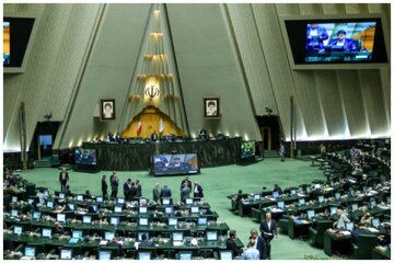 ادعای مخالفان کلیات لایحه بودجه ۱۴۰۴ درباره قیمت بنزین، صندوق توسعه ملی، رشد اقتصادی و ….