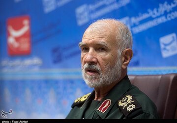 مقام ارشد سپاه: جمهوری اسلامی هیچ لایه پنهانی ندارد/ تا زمانی که سایه‌ ولایت فقیه بر سر جمهوری اسلامی است، هیچ ترسی از دشمنان نداریم