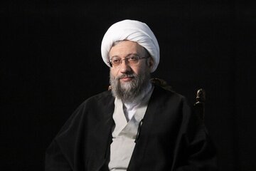 دو سوال مهم از آملی لاریجانی/ مرد مومن! بعد از ۲۳۰۰ روز، تازه می گویید نه تعجیل می کنیم نه تعلل؟/ اعضا در ۷ سال هنوز نتوانسته‌اند لوایح را بخوانند؟