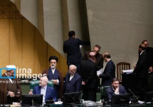 روبوسی کردن دو نماینده شکار دوربین عکاسان شد/ رسایی به سراغ قالیباف رفت/ آقای نماینده فریاد می زند؟+ تصاویر
