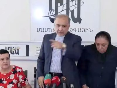 سفیر ایران یک خبرنگار را از جلسه خبری خود اخراج کرد