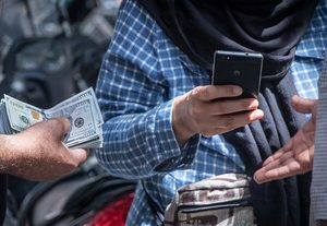 قیمت جدید دلار، یورو و سایر ارزها امروز ۲ مردادماه ۱۴۰۴/ دلار یک کانال سقوط کرد