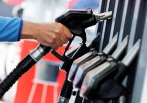 برخی جایگاه‌ها بنزین را با آب مخلوط می‌کنند؟/ توضیح وزیر نفت را بخوانید