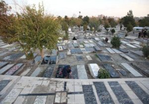 اعتراض یک حقوق‌دان/ تخریب قبور از سنت‌های زشت/ این سنت زشت در قطعه ۴۱ ⁧بهشت زهرا⁩ در حال اجراست