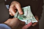 نرخ واقعی دستمزد چقدر است؟/ گلپور: حقوق ۱۵ میلیون تومانی یک‌سوم خط فقر هم نیست