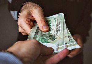 نرخ واقعی دستمزد چقدر است؟/ گلپور: حقوق ۱۵ میلیون تومانی یک‌سوم خط فقر هم نیست