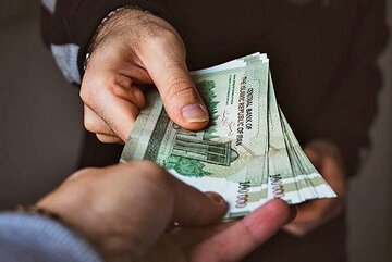 نرخ واقعی دستمزد چقدر است؟/ گلپور: حقوق ۱۵ میلیون تومانی یک‌سوم خط فقر هم نیست