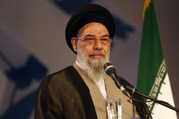 عضو خبرگان رهبری: باید در مقابله با گناهان علنی محکم باشیم/دشمن می خواهد با ترویج بی بندوباری دین مردم را هدف بگیرد