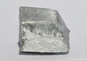 طلا را فراموش کنید / از آیفون تا خودروی برقی، جهان بدون این فلز از کار میافتد