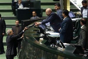 معماریان: کسری بودجه غیرقابل تامین ۴۰۰ هزار میلیارد تومان خواهد شد / دولت باید برای افزایش حقوق مناسب کارمندان تدبیری بیابد