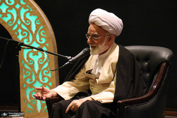 نماینده ولیفقیه در استان مرکزی: نسلهایی که امام را درک کردهاند در حال عبورند؛ باید اندیشه او را برای آینده بازخوانی کنیم