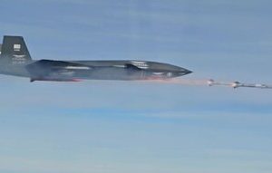 پهپاد بدون سرنشین ترکیه و شلیک موفق موشک هوا به هوا