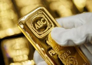 ریزش شدید قیمت طلا آغاز شد/ دلار در دست‌انداز سیاسی قرار گرفت