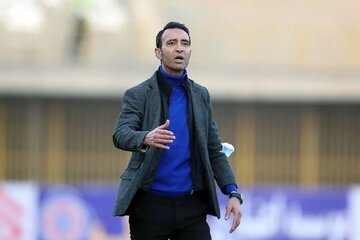 رضا عنایتی از پراید پیاده شد