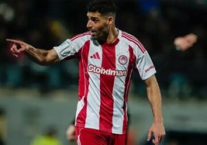 مهدی طارمی شمشیرزن اول لشکر یونانیها