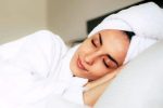 به این ۵ دلیل، شبها با موهای خیس نخوابید
