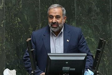 آب پاکی نماینده مجلس روی دست مردم؛ فعلا منتظر اینترنت جهانی نباشید/ اینترنت پرو ارزان‌تر و قابل‌دسترس‌تر است/ با قطع اینترنت مردم مشکل عمده‌ای ندارند