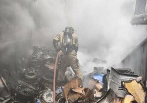 آتش سوزی در انبار لوازم یدکی خودرو/ جزئیات