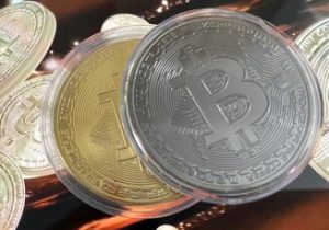 بیت‌کوین به کف قیمت رسیده است؟/ بیت‌کوین گرفتار شد