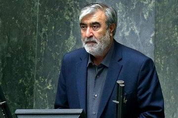 کنایه رئیس کمیسیون امنیت ملی به ترامپ با تکه کلام خودش: خواهیم دید چه می شود!