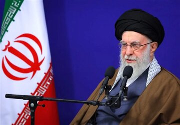رهبر شهید انقلاب: بخش خصوصی فرمانده خط مقدم جنگ اقتصادی است/ باید موانع تولید و سرمایه‌گذاری برداشته شود/سیاست های اصل ۴۴ باید عملی شود