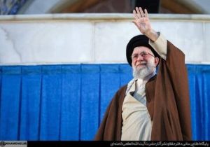 نگاهی به آخرین دیدار رهبری شهید با جمعی از کارگران/ کارگر باید بداند سر این شغل باقی میماند