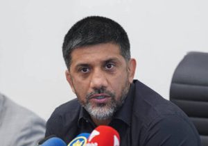رهبر انقلاب خطاب به علیرضا دبیر: چرا سفید کردید آقای دبیر؟