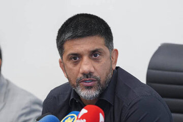 رهبر انقلاب خطاب به علیرضا دبیر: چرا سفید کردید آقای دبیر؟