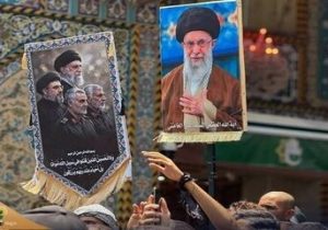 تصویری خاص از پیکرهای خانواده رهبر شهید در کنار حرم حضرت عباس(ع)