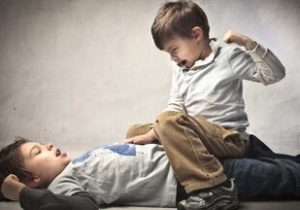 چند توصیه برای پایان دادن به دعواهای همیشگی خواهر و برادرها