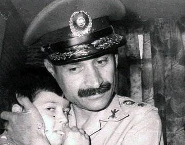 تیمسار دریادار فلاحی به برادر شهیدش پیوست