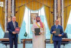 هاآرتص: ائتلاف عربستان، ترکیه و پاکستان می‌تواند کانال مستقیم با تهران باز کند