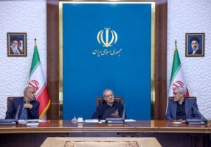 پزشکیان در نشست با دبیران کل احزاب چگونه از رهبر شهید یاد کرد/ فرماندهان نظامی در جنگ اخیر به شهادت رسیدند که زندگی محقرانه ای داشتند